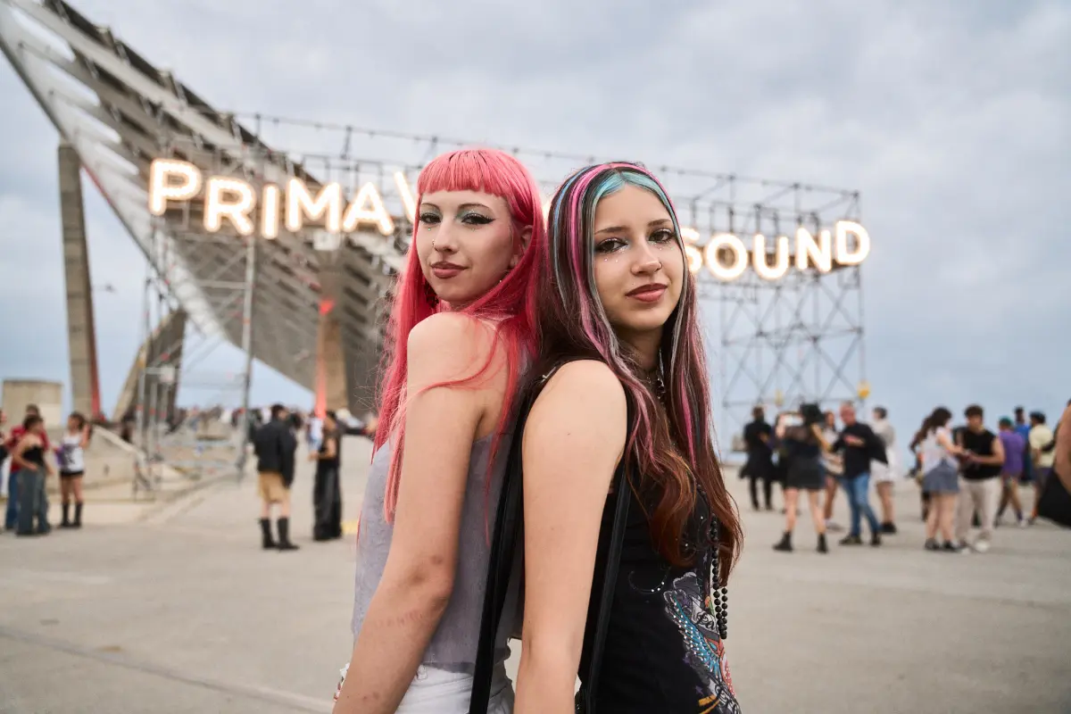 Hair models show pink hair and colourful stripes as trends at SKP X Primavera Sound.