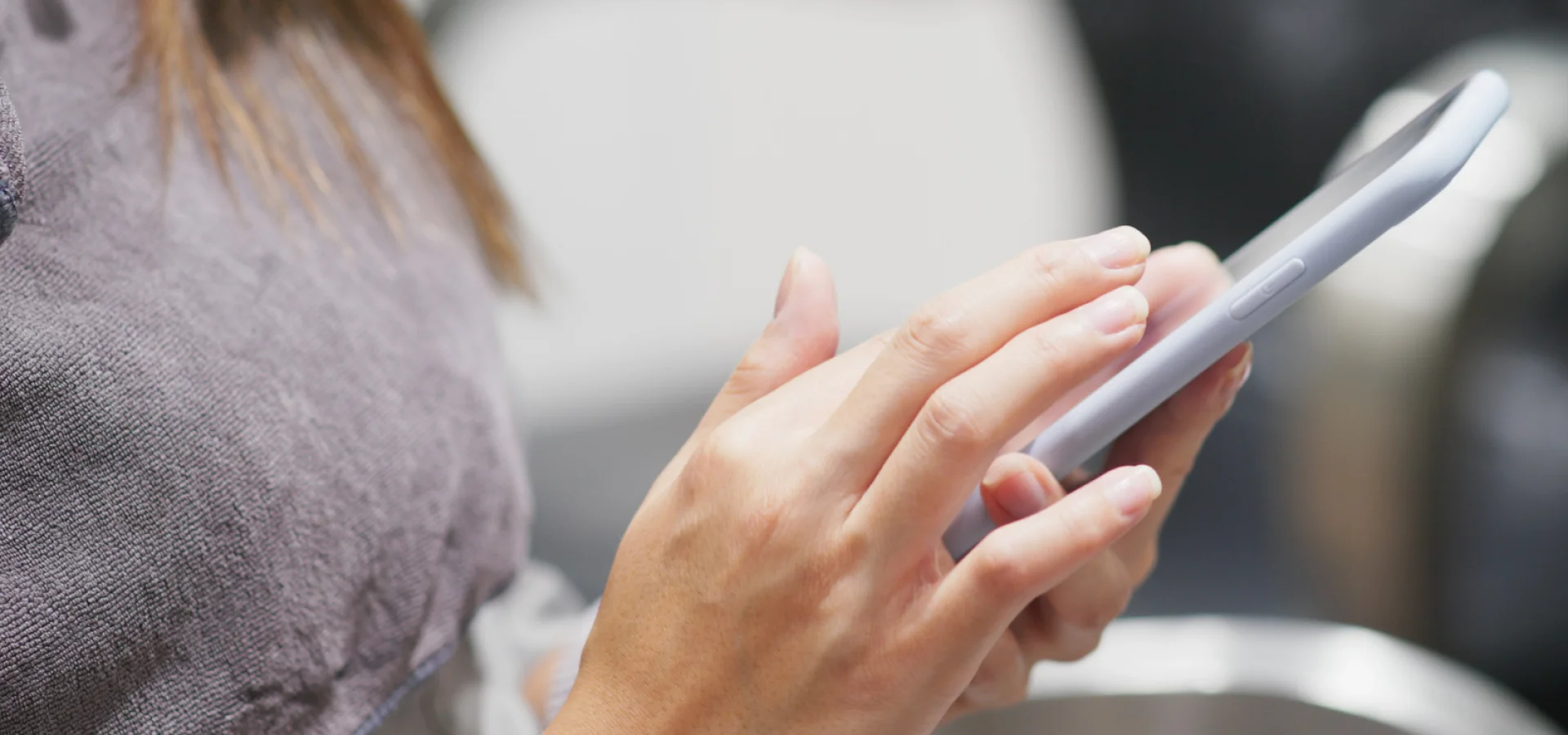 woman on mobile in a salon