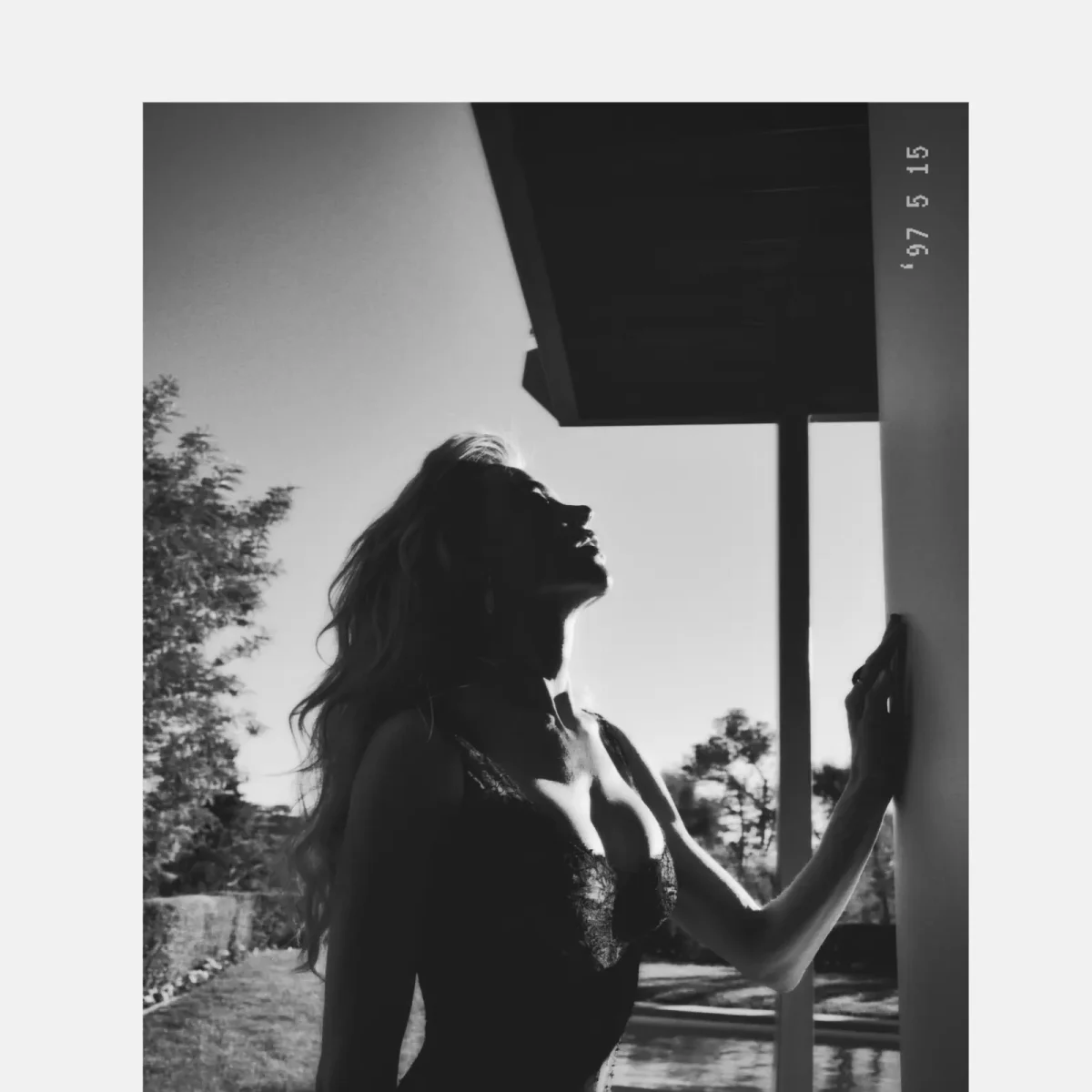 Black and white photo of Nicole Kidman's silhouette.