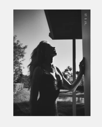 Black and white photo of Nicole Kidman's silhouette.