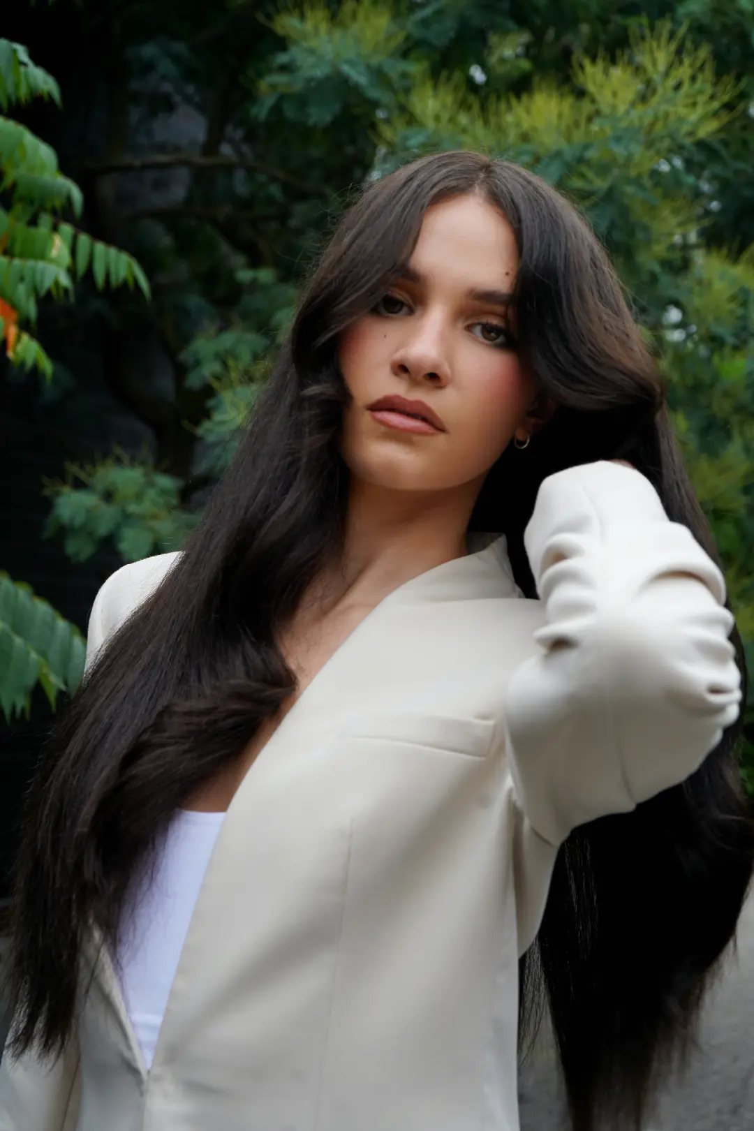 Model with Maddy_Muted Brunette hair.